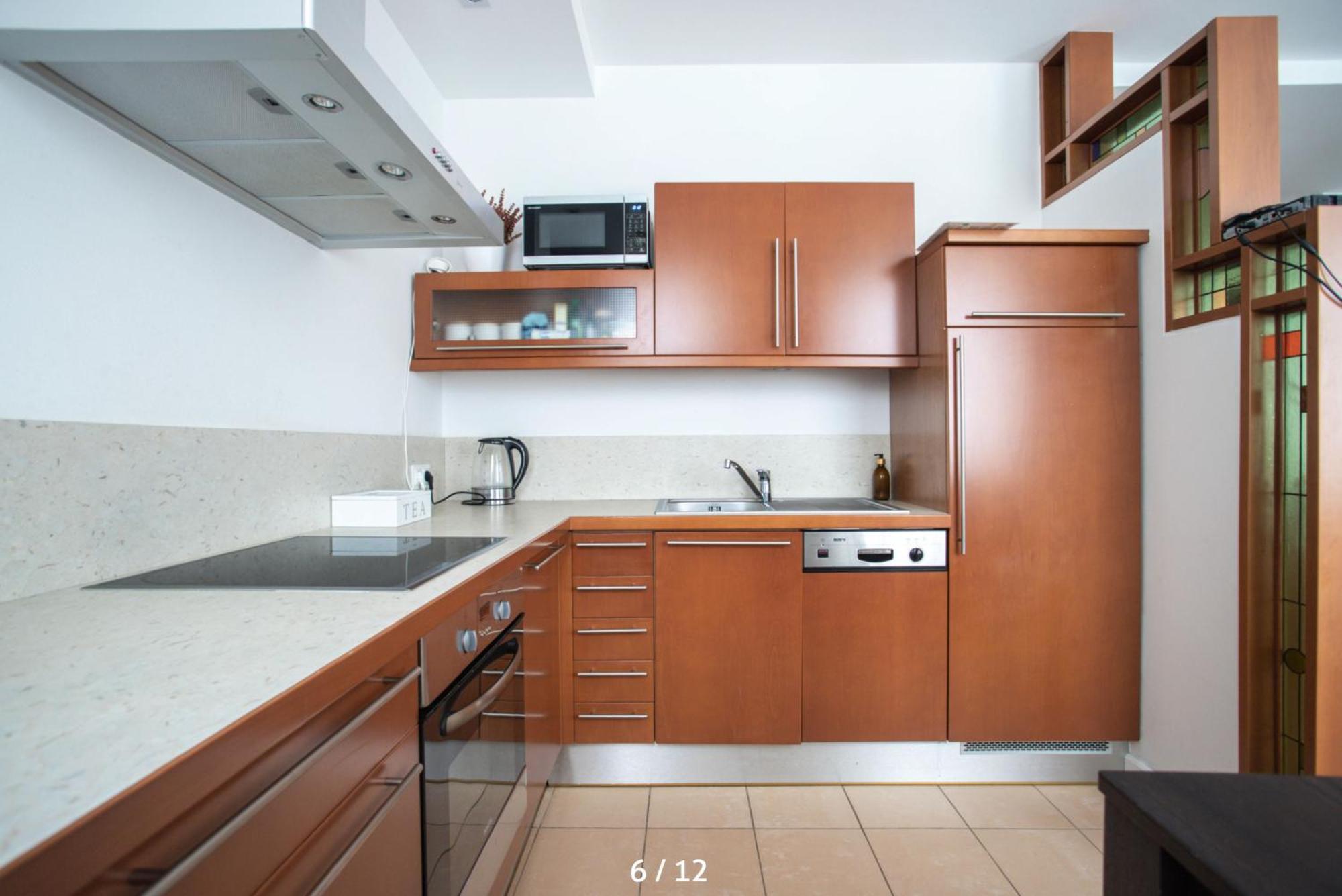 Spacious Quiet Apt Close To The Belvedere Palace Lägenhet *